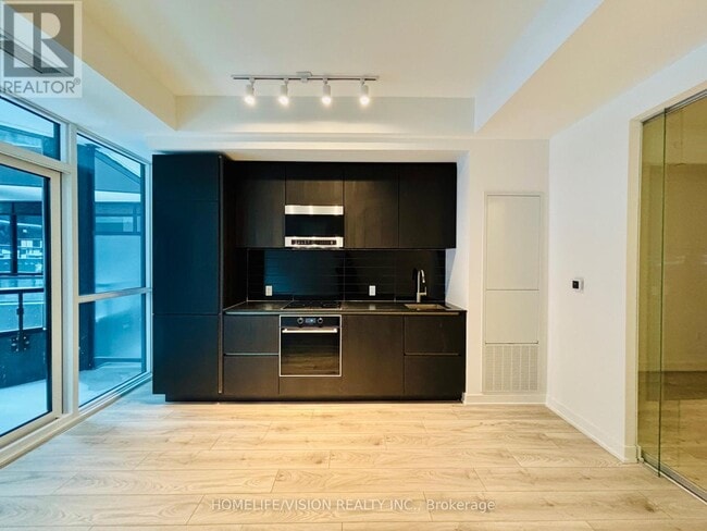 Photo du bâtiment - 110 Broadway Ave