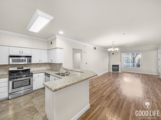 Building Photo - Charming 2-Bedroom Home with Resort-Style ...