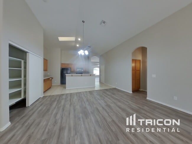 Building Photo - 7928 W Gibson Ln