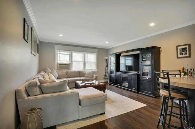 Building Photo - 20 Gibson Ave