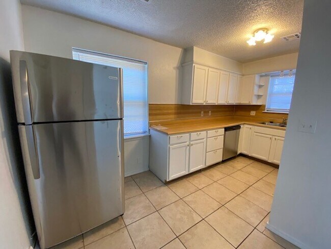 Building Photo - 3 Bed 1.5 Bath Home in Tulsa! (38th & Garn...