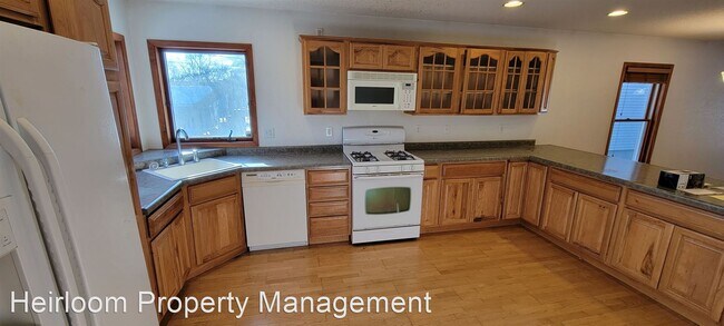 Building Photo - 3 br, 2 bath House - 4208 W 6th St