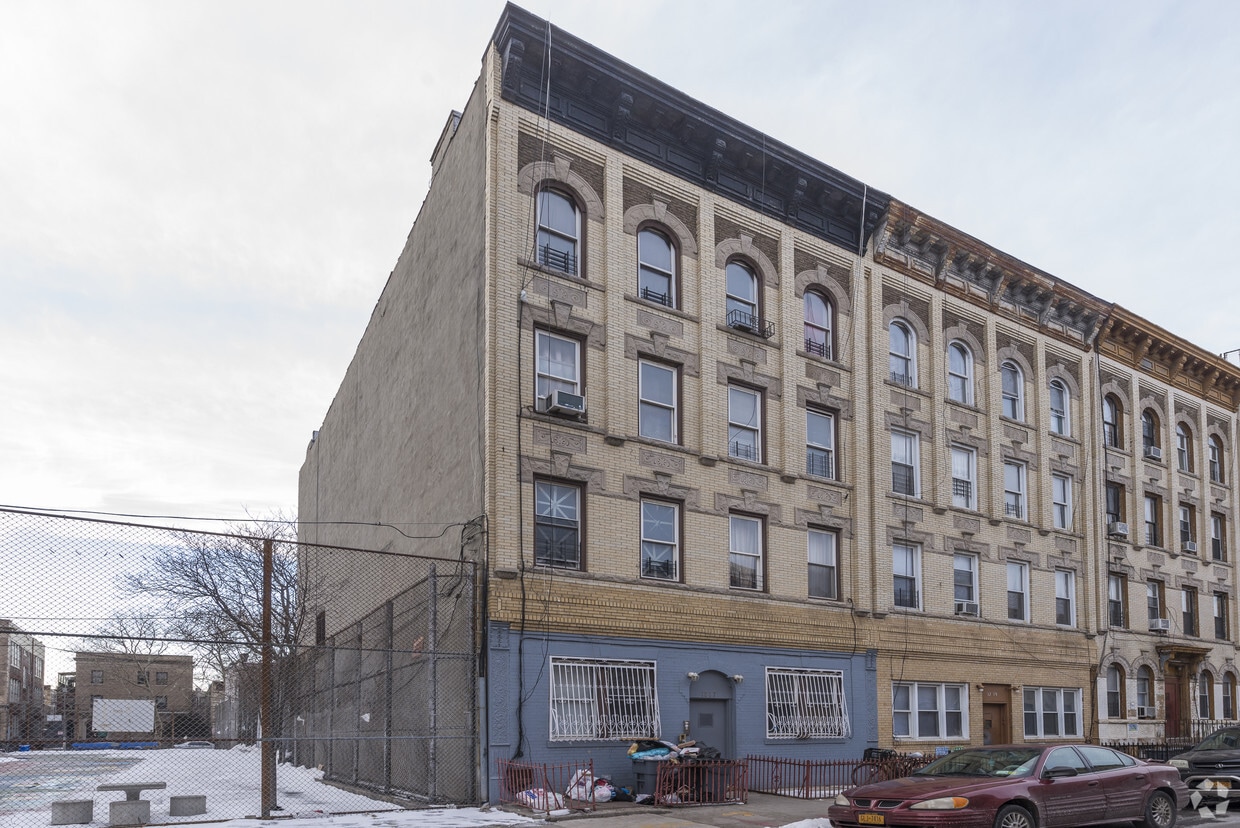 Primary Photo - 1217 Halsey St