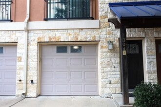 Building Photo - 13420 Lyndhurst St