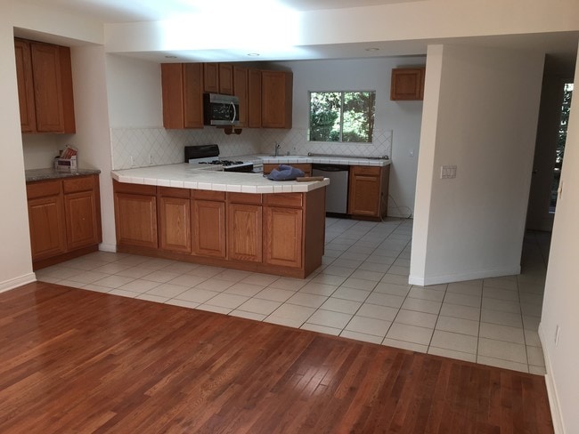 Building Photo - 16806 Mooncrest Dr