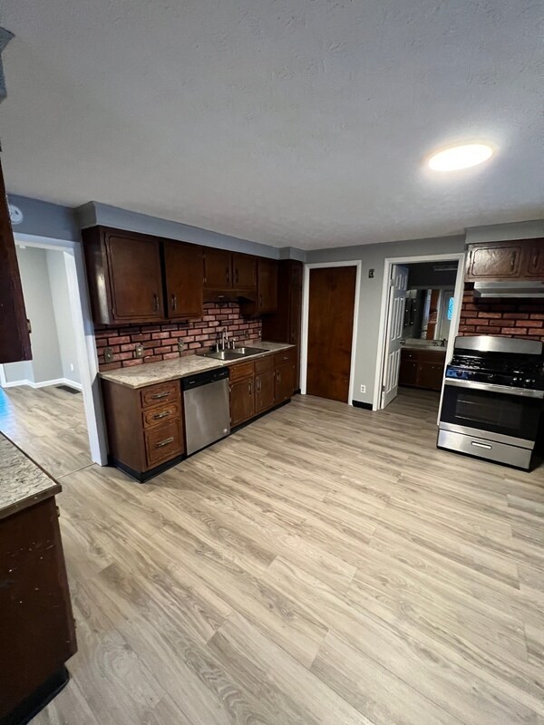 Building Photo - 302 Harrison Ave