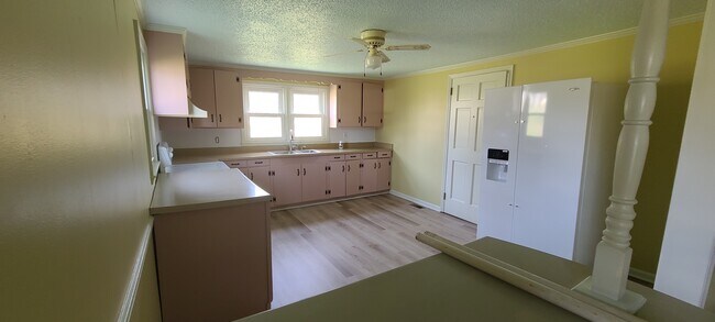 kitchen - 404 8th St