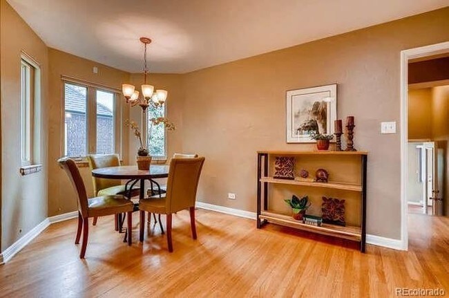 Foto del edificio - Live in the heart of coveted Bonnie Brae.