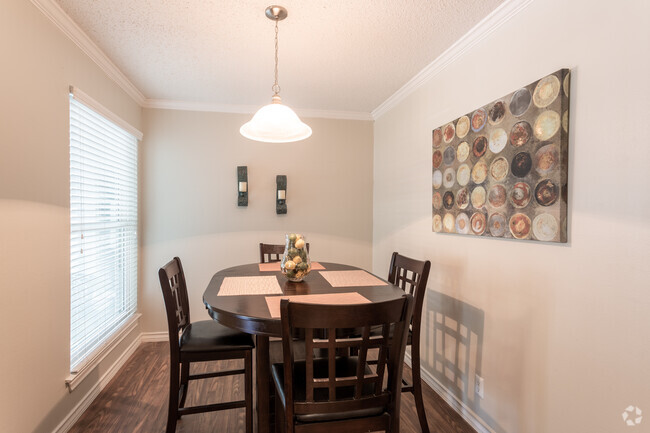 2 BR, 1 BA 1018 SF - Oakhampton Place