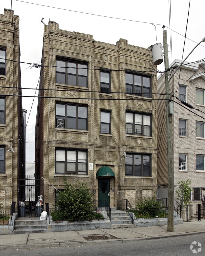 Exterior - 79 Bergen Ave