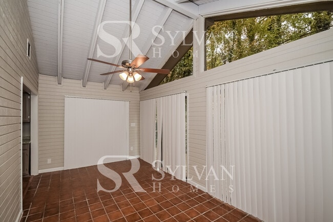 Foto del edificio - Luxury, Location, and Convenience, it is all HERE!