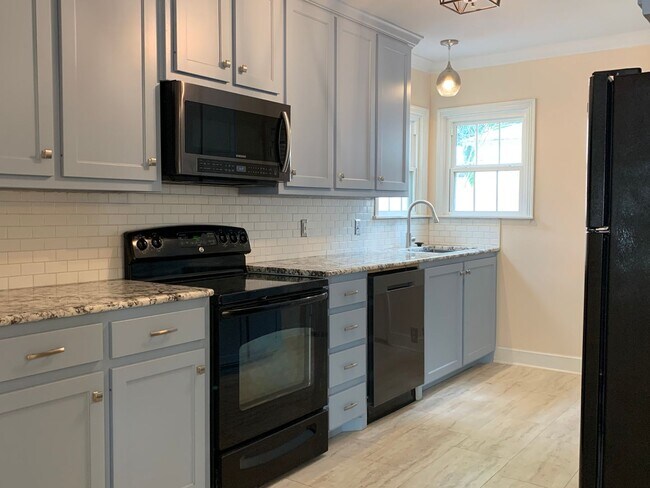 Foto del edificio - Amazing home in Tech Terrace