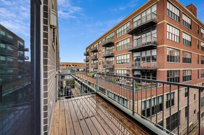 Foto del edificio - 1247 W Madison St