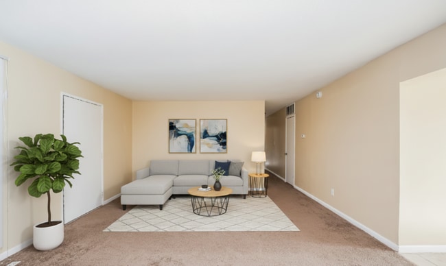 Building Photo - 25240 Sandhurst Rd