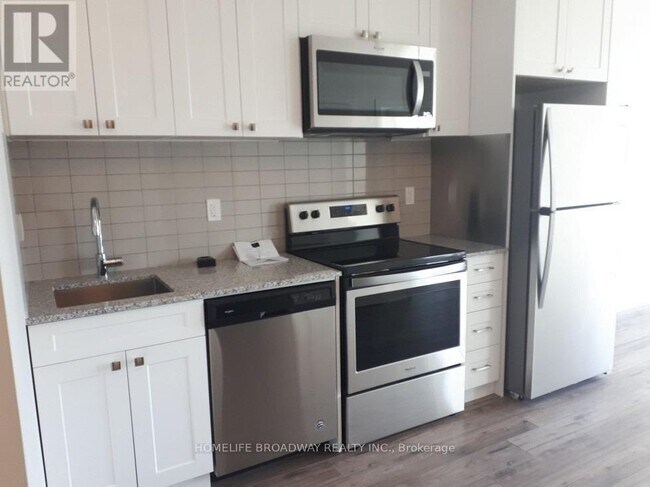 Building Photo - 621 Sheppard Ave E