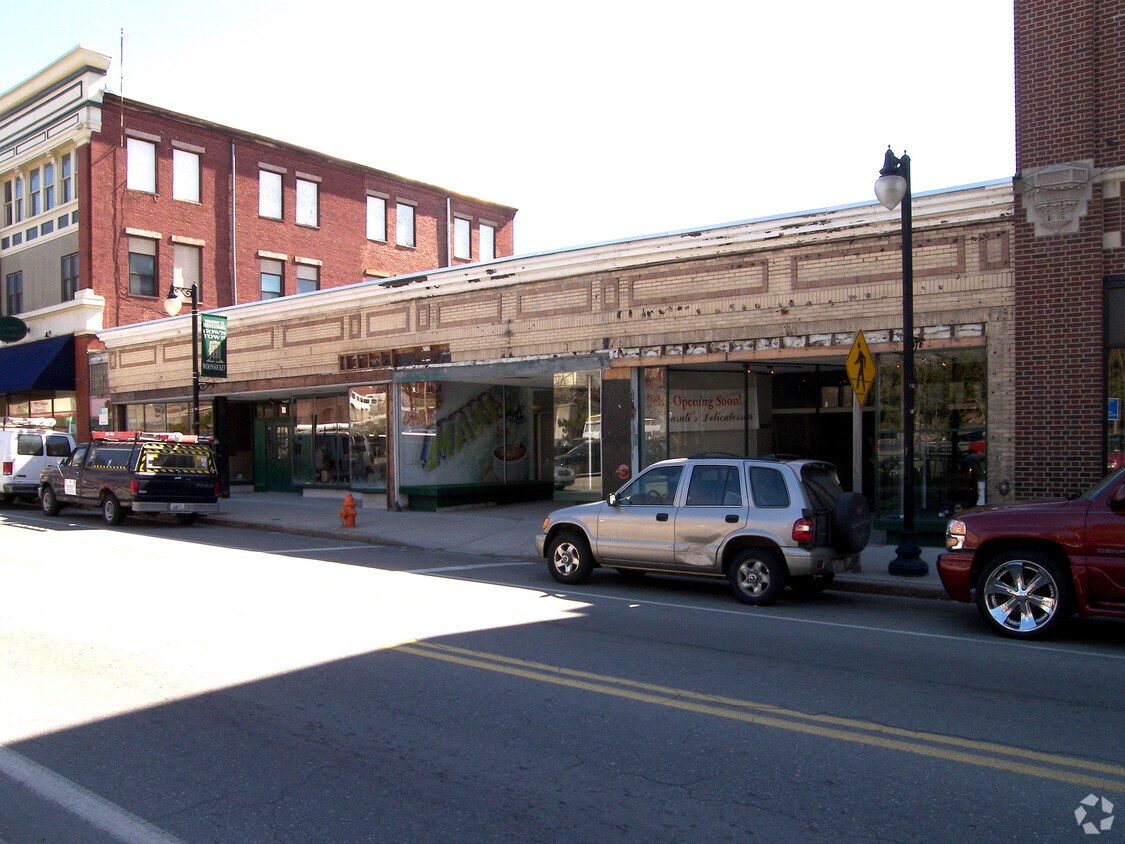 Primary Photo - 83 Main St