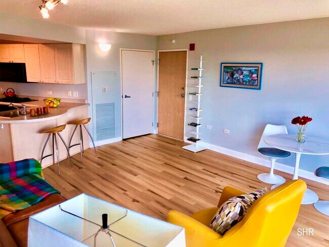 Foto del edificio - 1720 Maple Ave