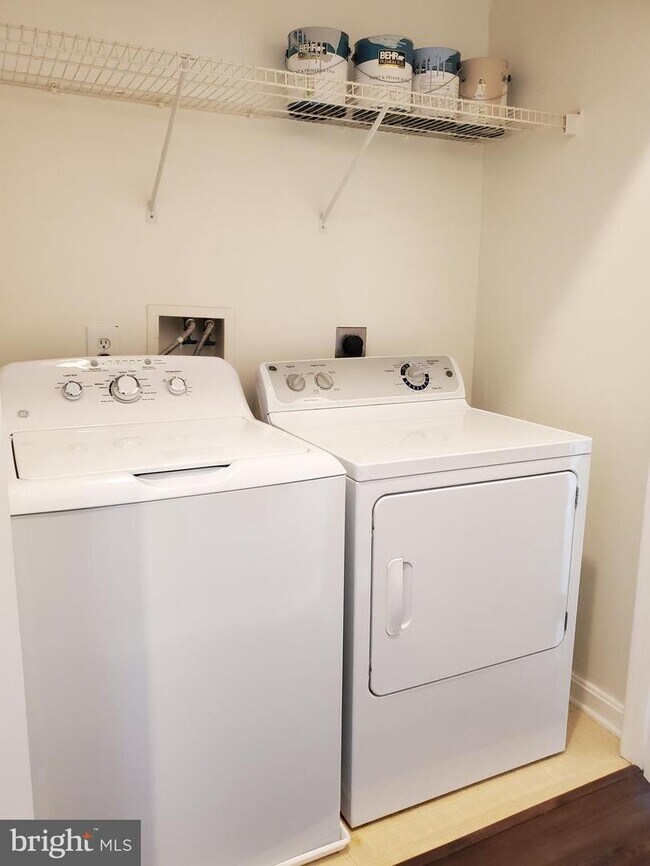Foto del edificio - 15605 Everglade Ln