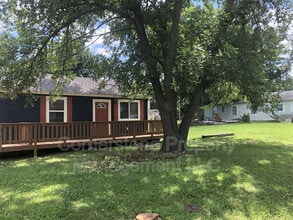 Building Photo - 8285 Center Dr