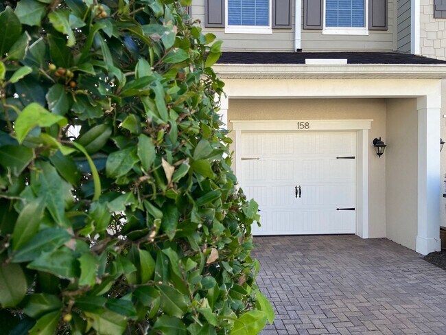 Foto del edificio - 3 Bedroom, 2.5 Bathroom Town Home In Gated...