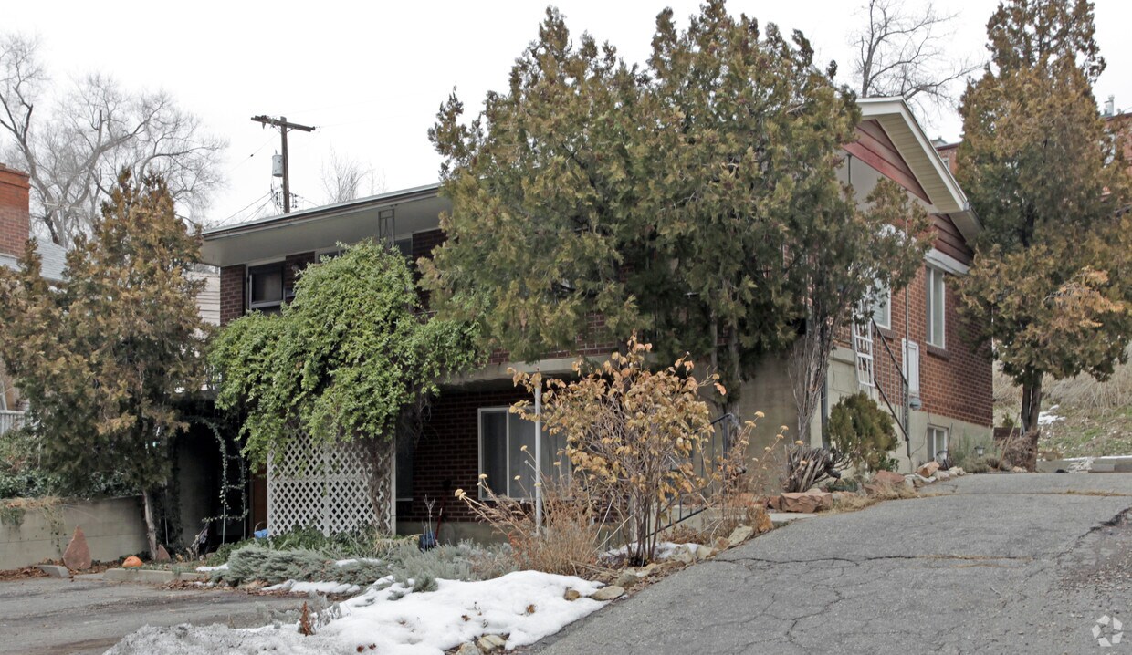 Primary Photo - 240 N Vine St
