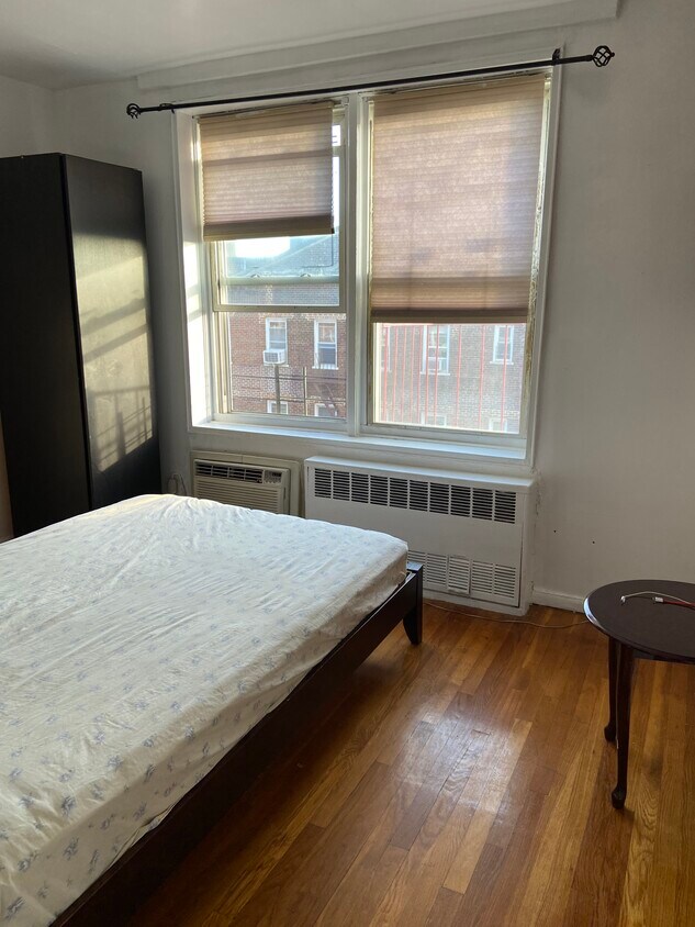 Foto principal - 4167 Judge St