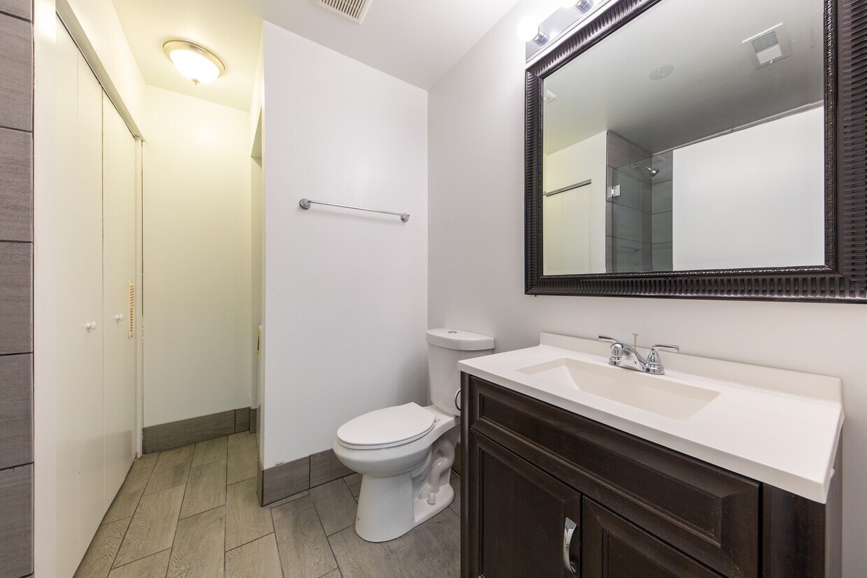 Foto del edificio - 460 Coventry Ln