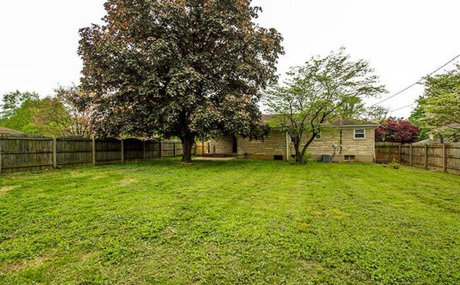 Foto del edificio - 8313 Smithton Rd