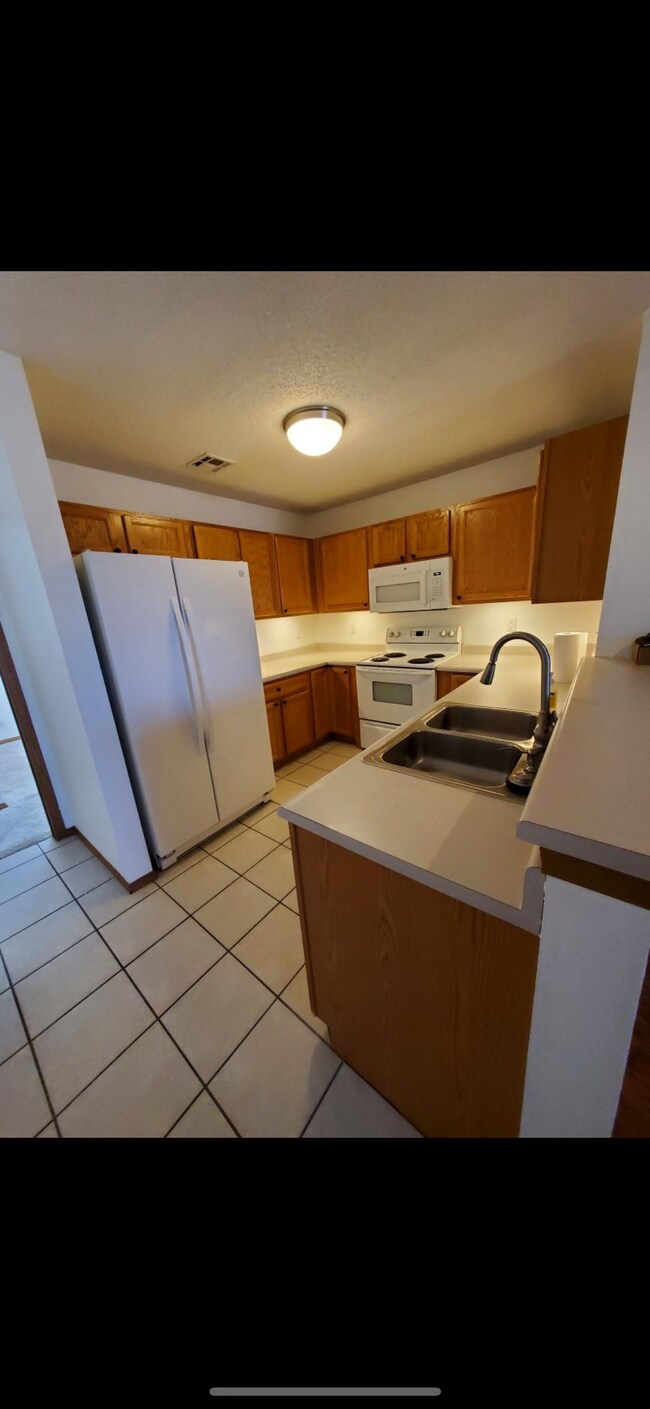 Foto del edificio - 333 S Tyler Rd