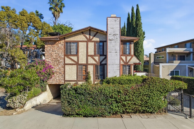 Foto del edificio - 1348 N Orange Dr