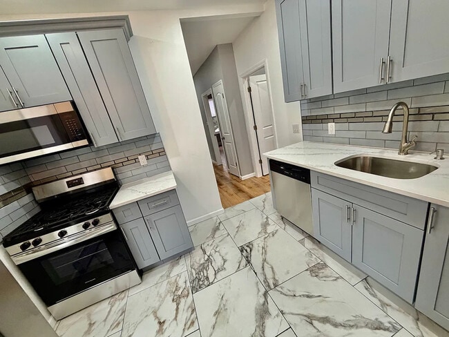 Foto del edificio - 33 Moulton Ave