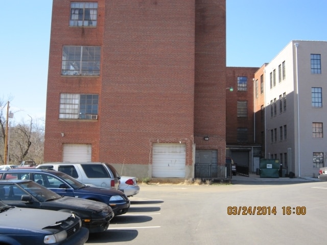 Exterior View - Jobbers Overall