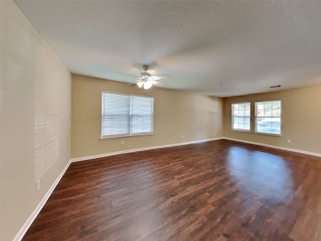 Foto del edificio - 6907 Oleander Grove Way