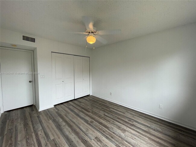 Foto del edificio - 9244 W Atlantic Blvd