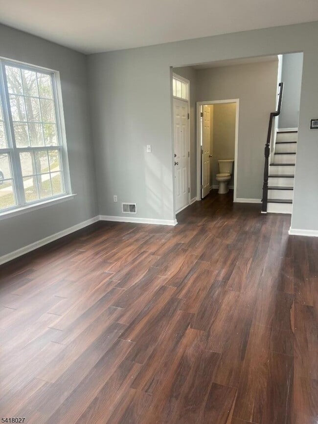 Foto del edificio - 227 Winding Hill Dr