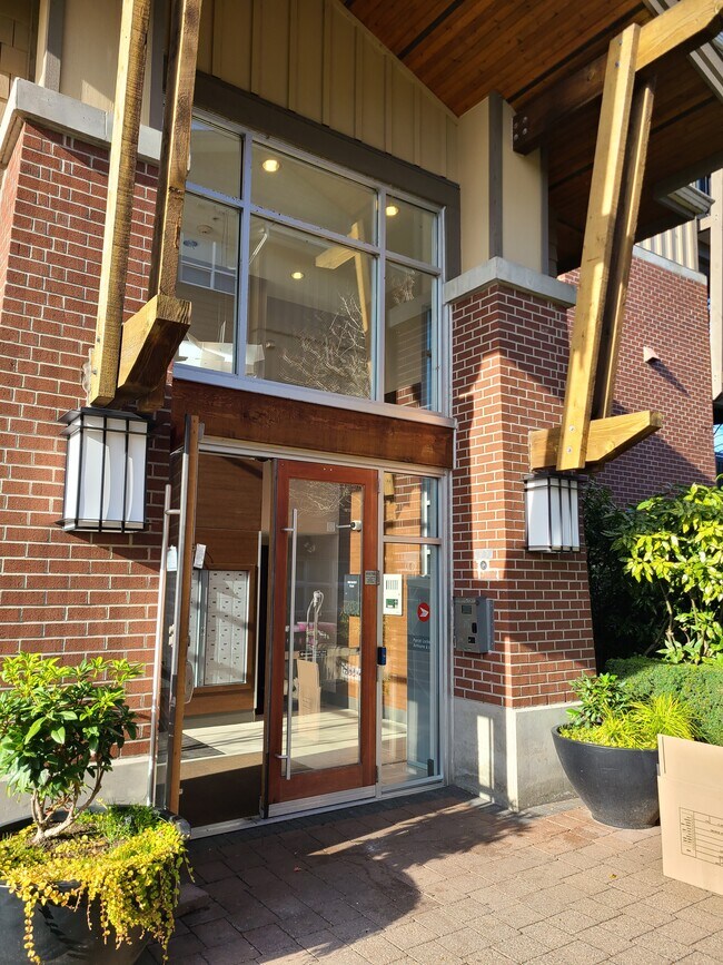 Building Photo - 5885 Irmin St