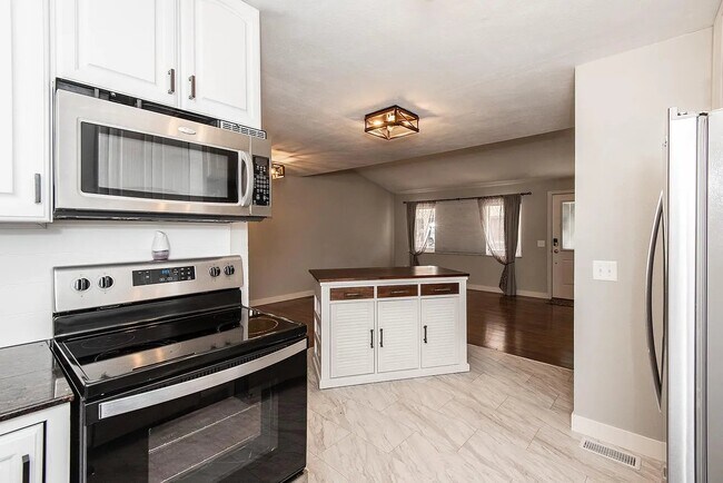 Building Photo - 317 S Pam Ave