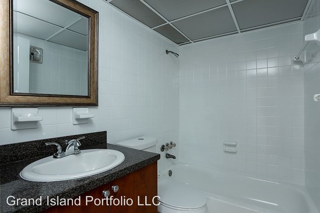Building Photo - Studio, 1 bath Apartment - 2350 NE 173 Street