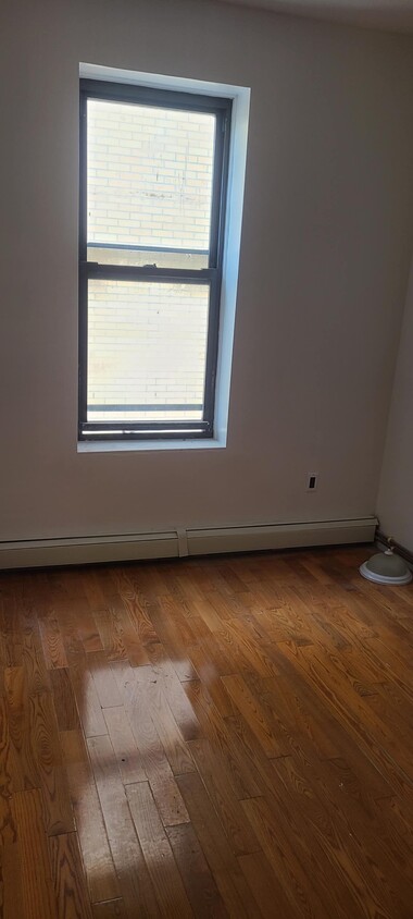 Primary Photo - 808 59th St