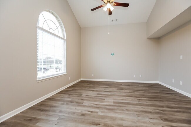 Foto del edificio - 2116 Candlebrook Ct
