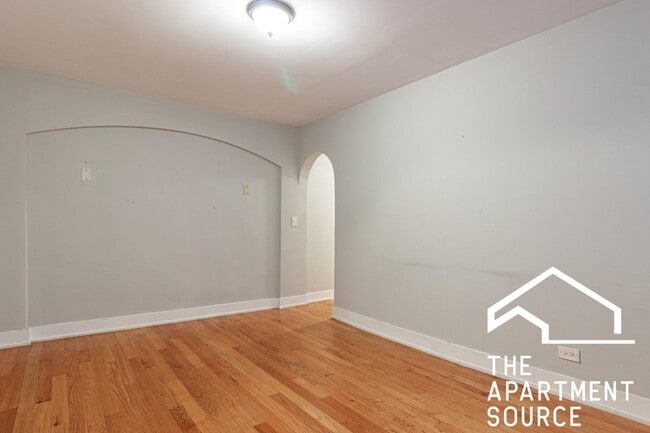 Photo - 425 W Roscoe St (Chicago, IL) Apartment