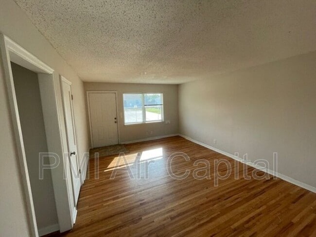 Building Photo - 6421 E Cottonwood Ln