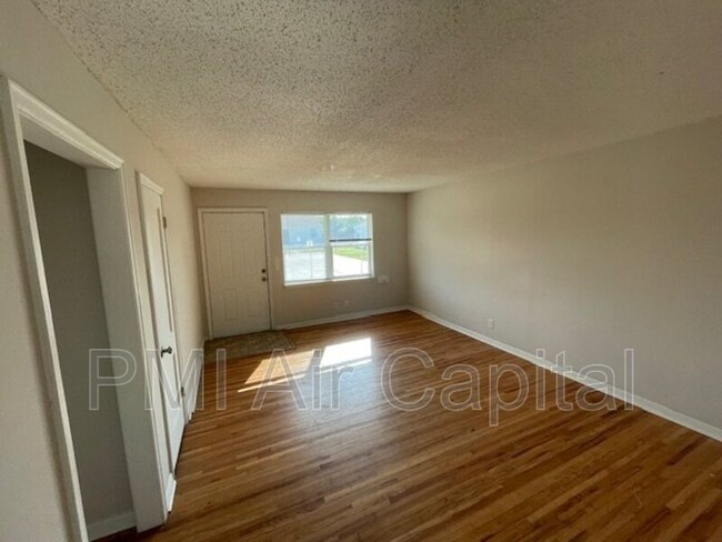 Foto del edificio - 6421 E Cottonwood Ln
