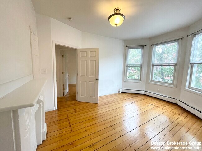 Building Photo - 56 Delle Ave