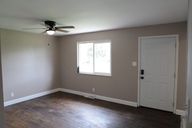 Foto del edificio - 1661 W Highview Dr