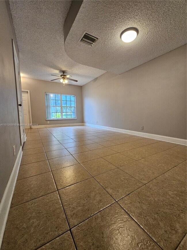 Foto del edificio - 4902 SW 31st Terrace