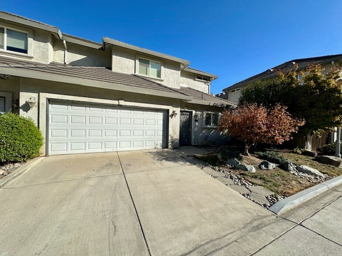 REDUCED BEAUTIFUL, 2 STORY, 3 BRM, 2 BAT... House Rental in Lodi, CA