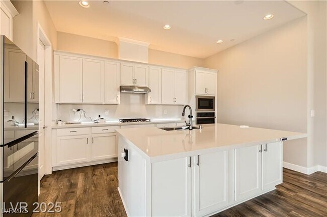 Building Photo - 728 Omaggio Pl