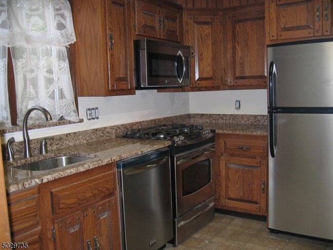 Foto del edificio - 79 Woodland Ave