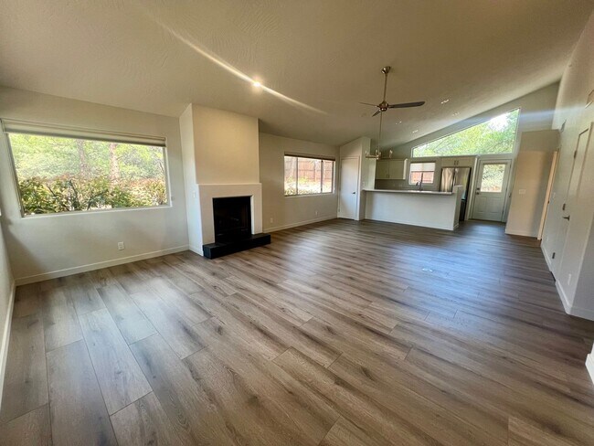 Building Photo - Unfurnished, 1-year long-term rental, Proc...